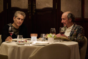 Michael Imperioli e F. Murray Abraham in una scena di The White Lotus, fotografia di Stefano Delìa