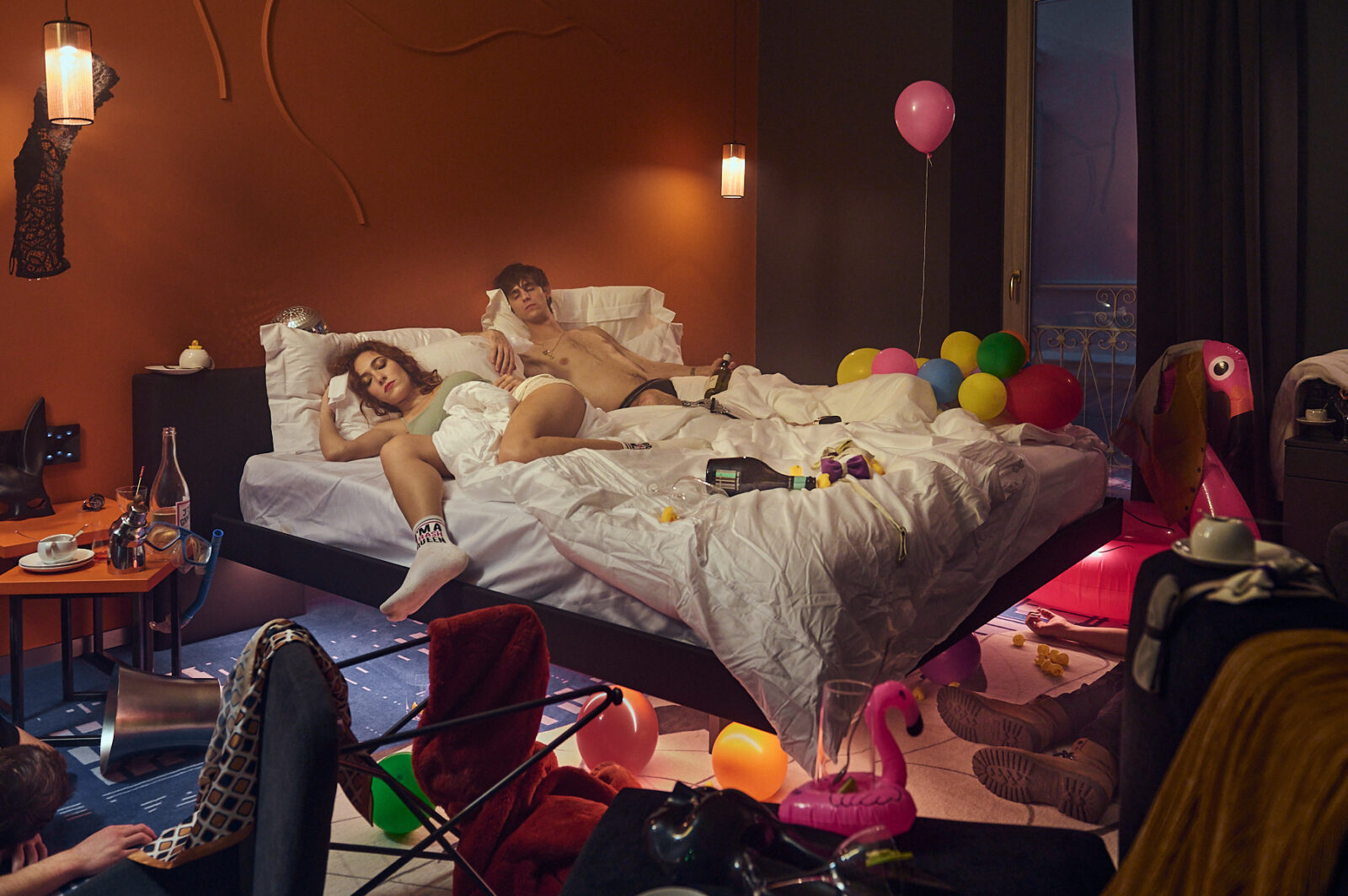 camera d'albergo distrutta per festa fine art Stefano Delia